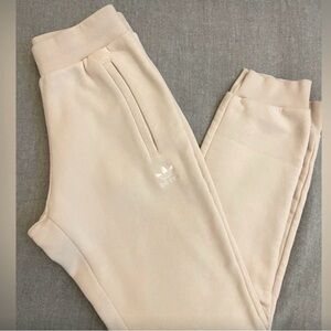 NWT-ADIDAS Woman Adidas Originals Adicolor Essentials Fleece Slim Joggers Pants